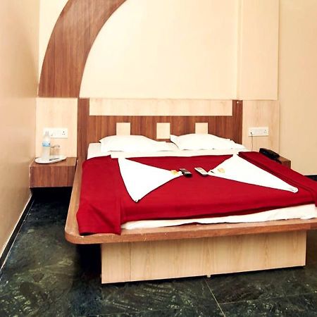 Hotel Three G Shirdi Ngoại thất bức ảnh