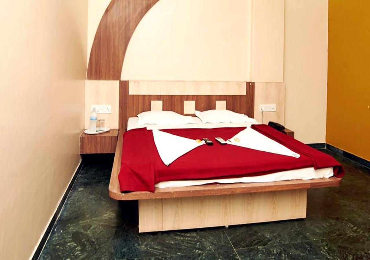 Hotel Three G Shirdi Ngoại thất bức ảnh