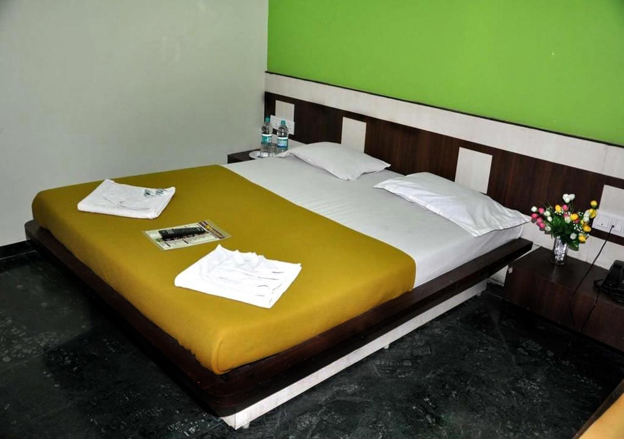 Hotel Three G Shirdi Ngoại thất bức ảnh