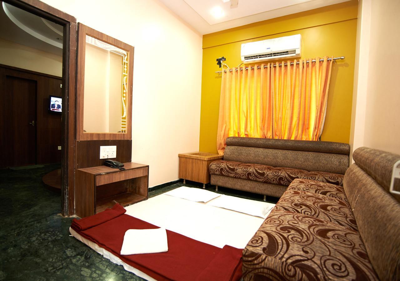 Hotel Three G Shirdi Ngoại thất bức ảnh