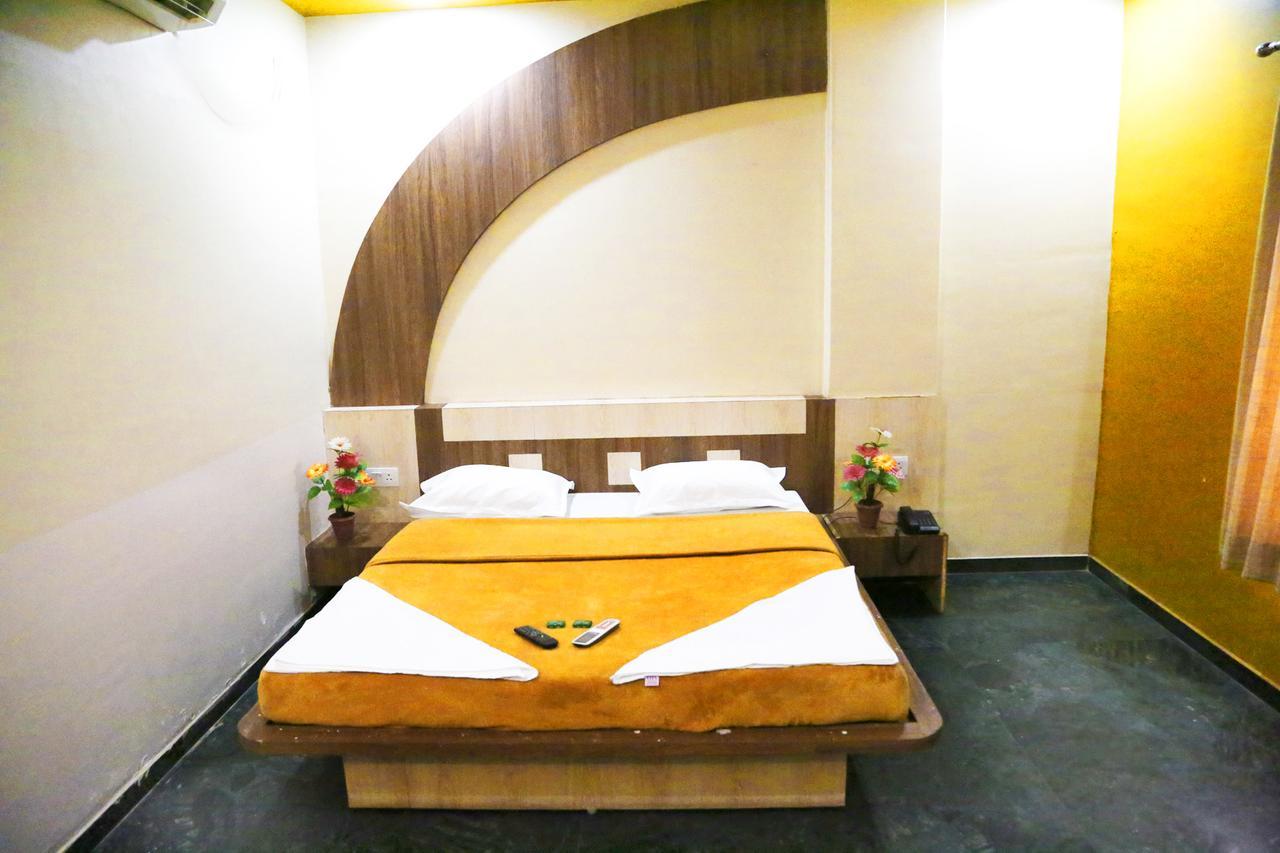 Hotel Three G Shirdi Ngoại thất bức ảnh