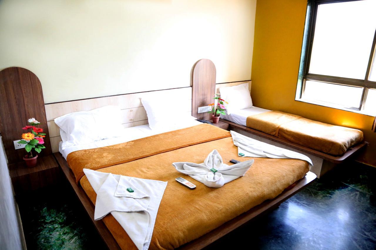 Hotel Three G Shirdi Ngoại thất bức ảnh
